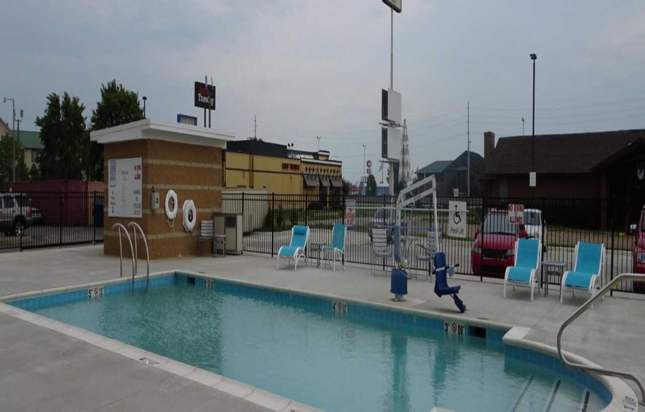 琼斯伯勒假日酒店 外观 照片